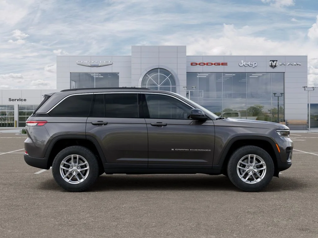 New 2026 Baltic Gray Metallic Clearcoat Jeep Laredo image 21