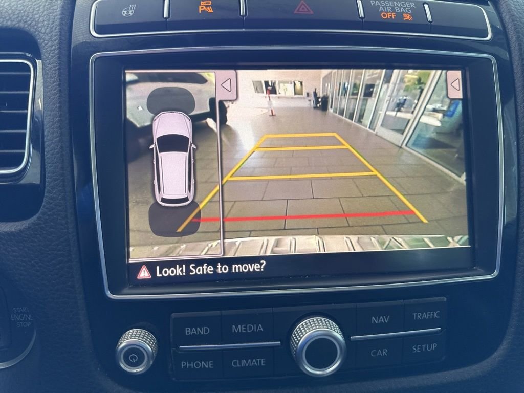 Used 2017 Gray Volkswagen V6 image 15