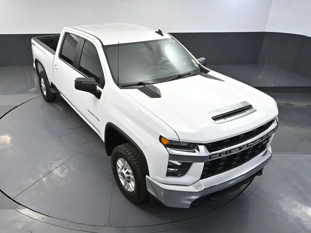 Used 2022 White Chevrolet LT image 46
