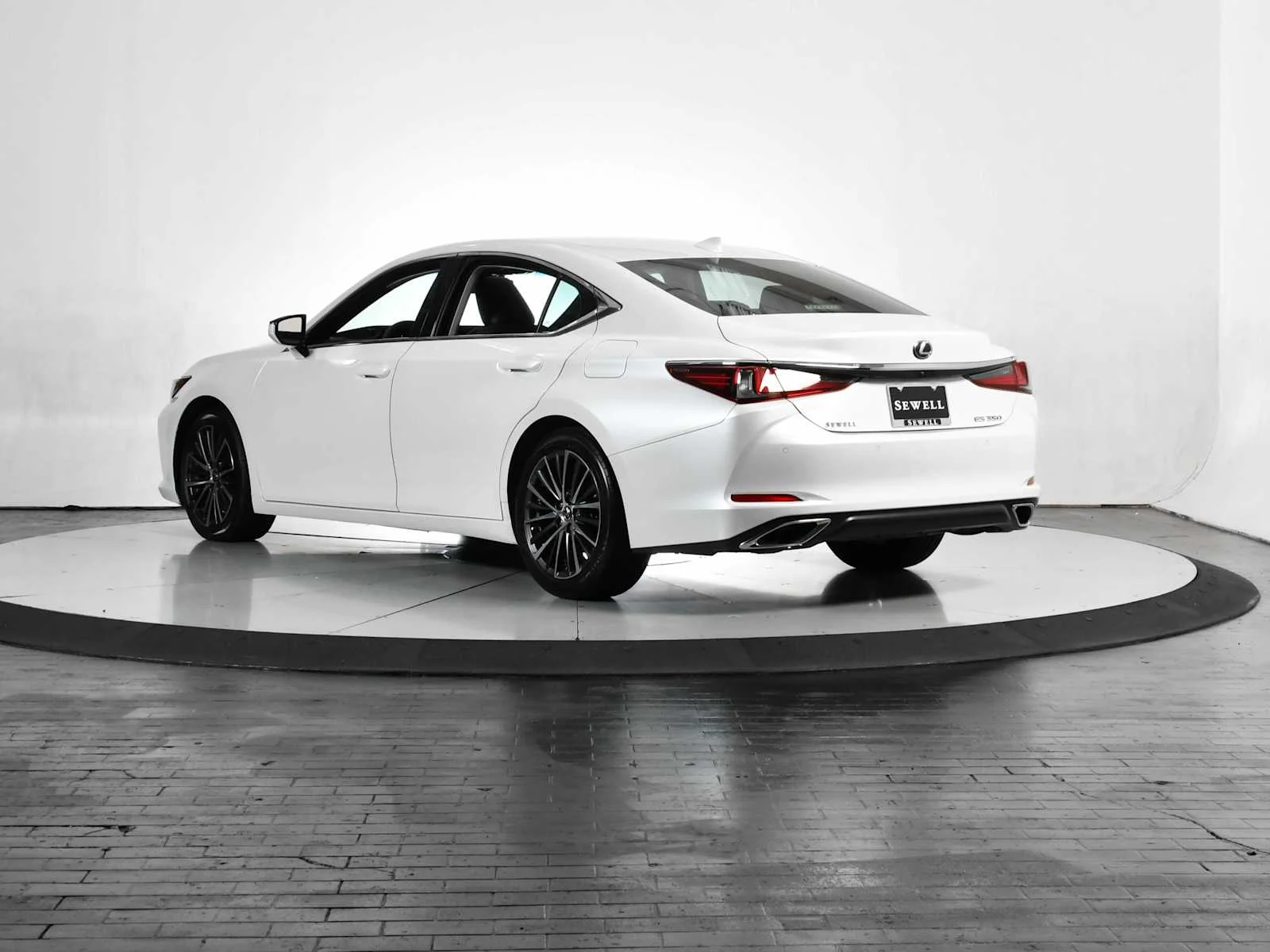 Certified Used 2023 EMINENT WHITE PEARL Lexus  image 4