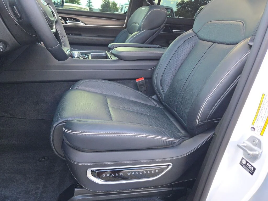 Used 2025 White Jeep Series II image 27