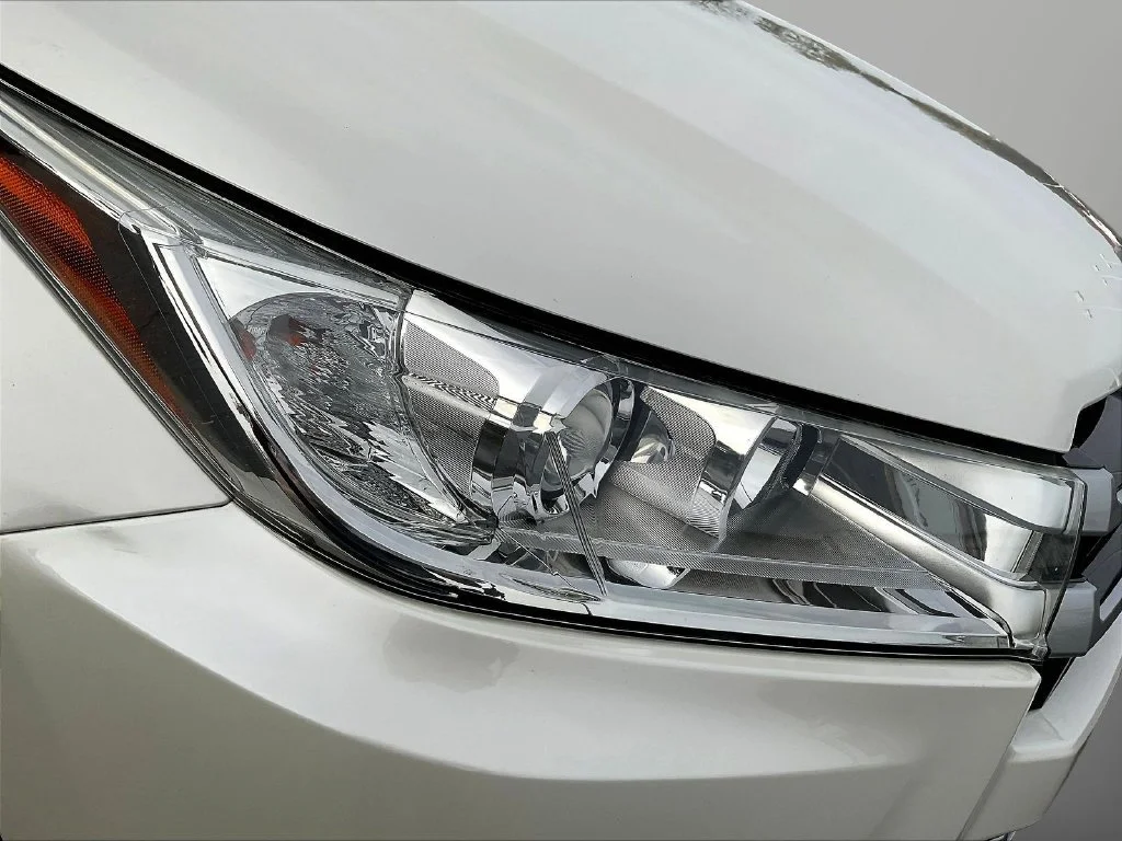 Used 2019 Blizzard Pearl Toyota XLE image 34