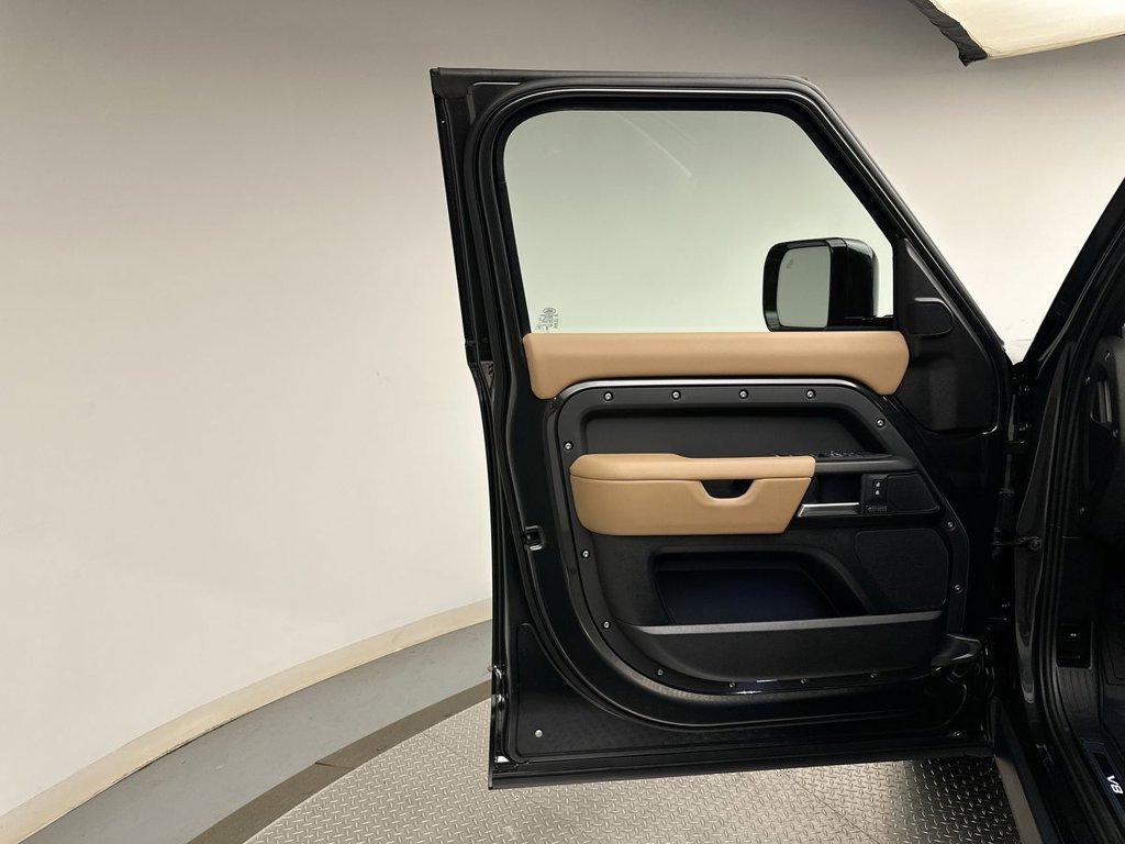New 2026 Carpathian Grey Prem Met Land Rover V8 image 9