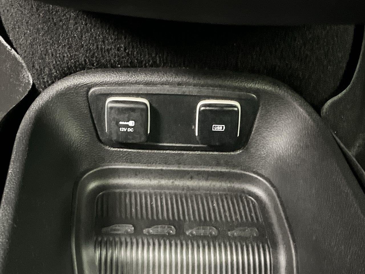 Used 2018 Brilliant Black Crystal Pearlcoat Chrysler Touring Plus image 23
