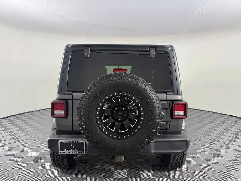 Used 2018 Gray Jeep Unlimited Sport S image 6
