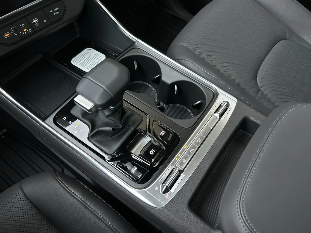 New 2026 Snow White Pearl Kia SX Prestige image 25