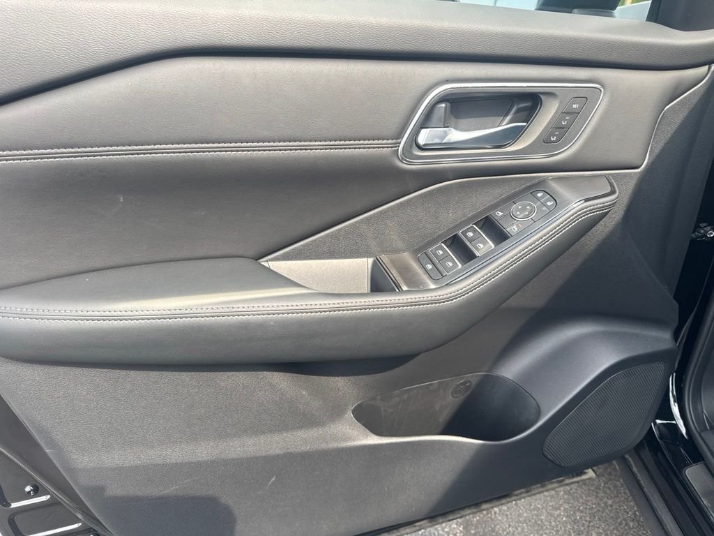 2026 Nissan Rogue Platinum - Photo 14