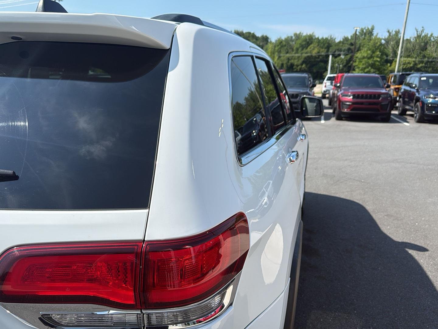 Used 2022 Bright White Clearcoat Jeep Limited image 9