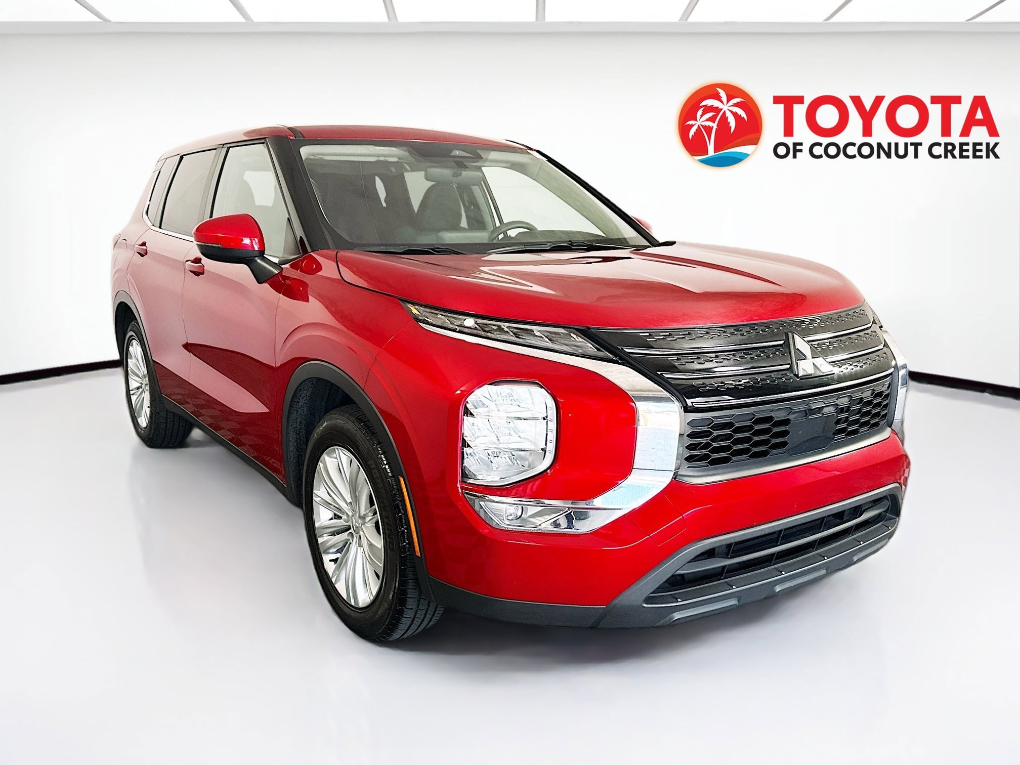 2024 Mitsubishi Outlander ES 2WD's photo