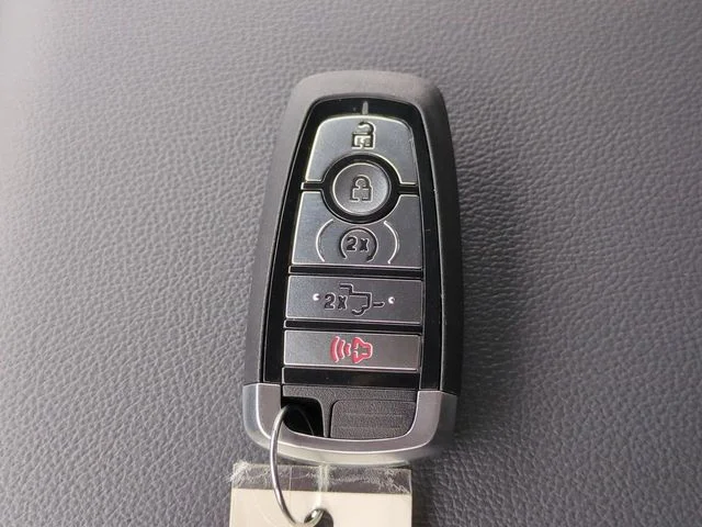 New 2026 Agate Black Metallic Ford XLT image 28