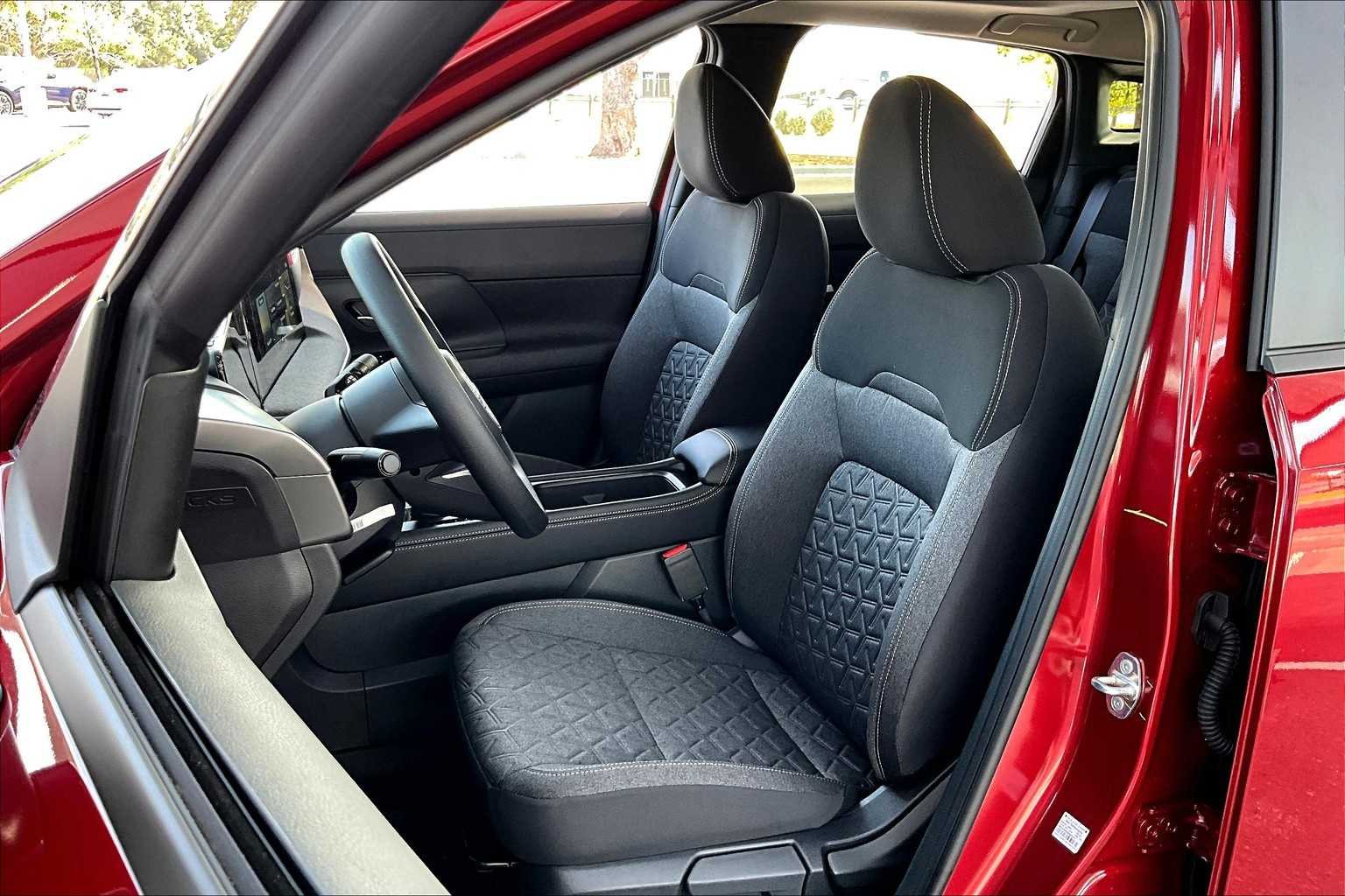 Certified Used 2025 Scarlet Ember Tintcoat Nissan SV image 9