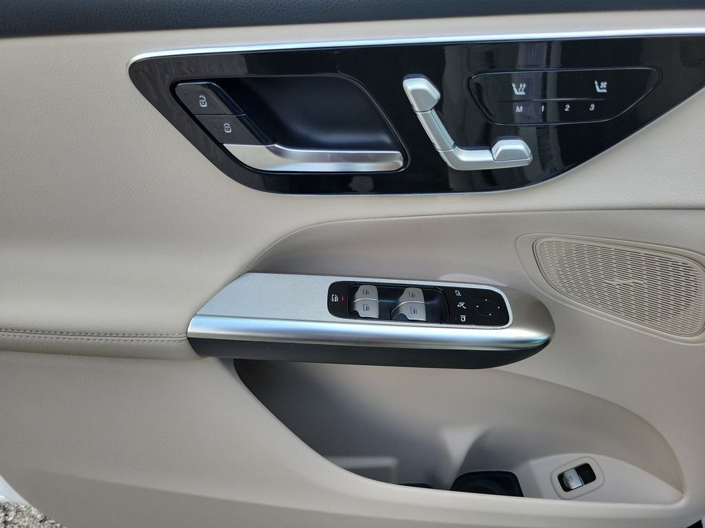 New 2026 White Mercedes-Benz GLC 300 image 18