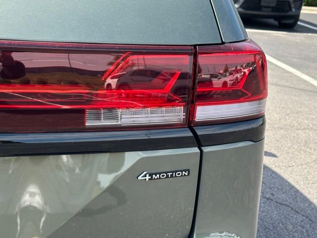 New 2026 Avocado Green Pearl Volkswagen 2.0T Peak Edition image 16