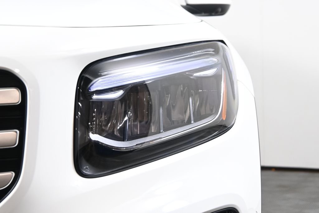 Used 2026 Polar White Mercedes-Benz GLB 250 image 11