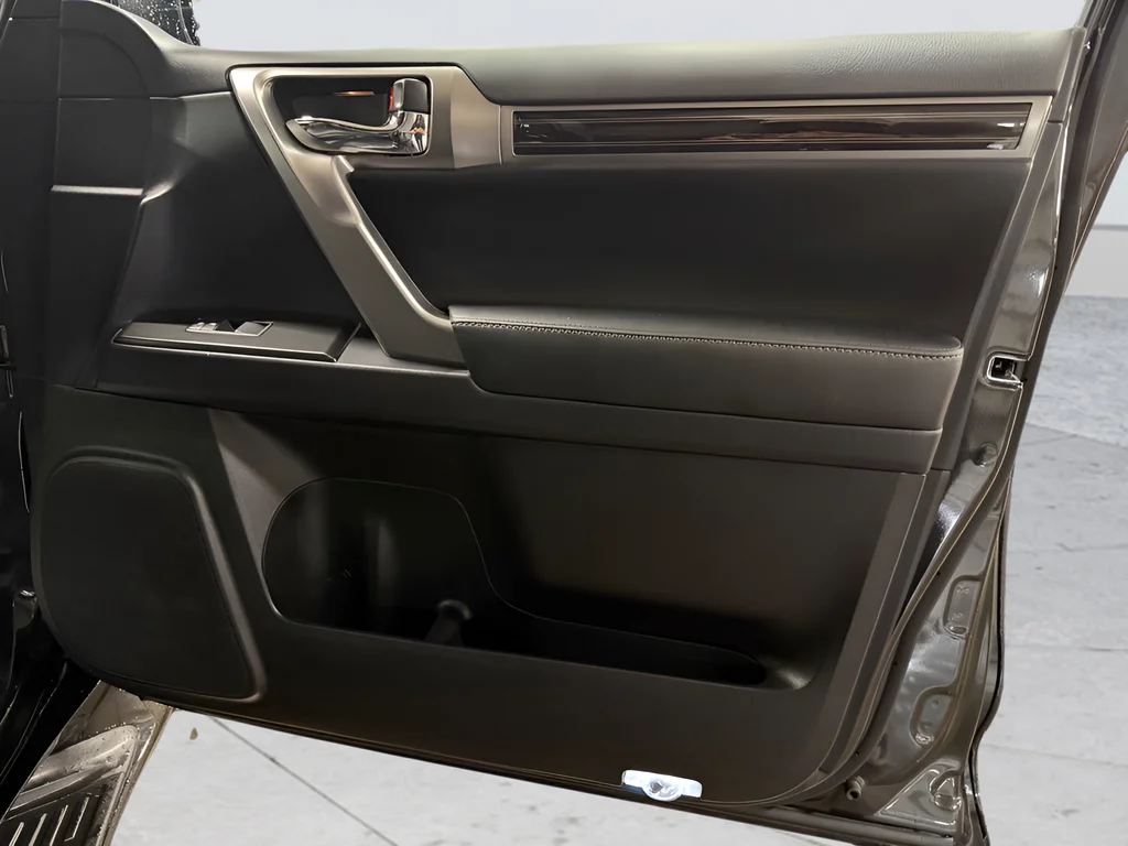 Used 2023 Black Lexus 460 image 26