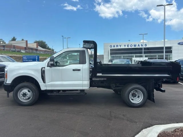 2026 Ford F-350 Super Duty Chassis Cab XL - Photo 2