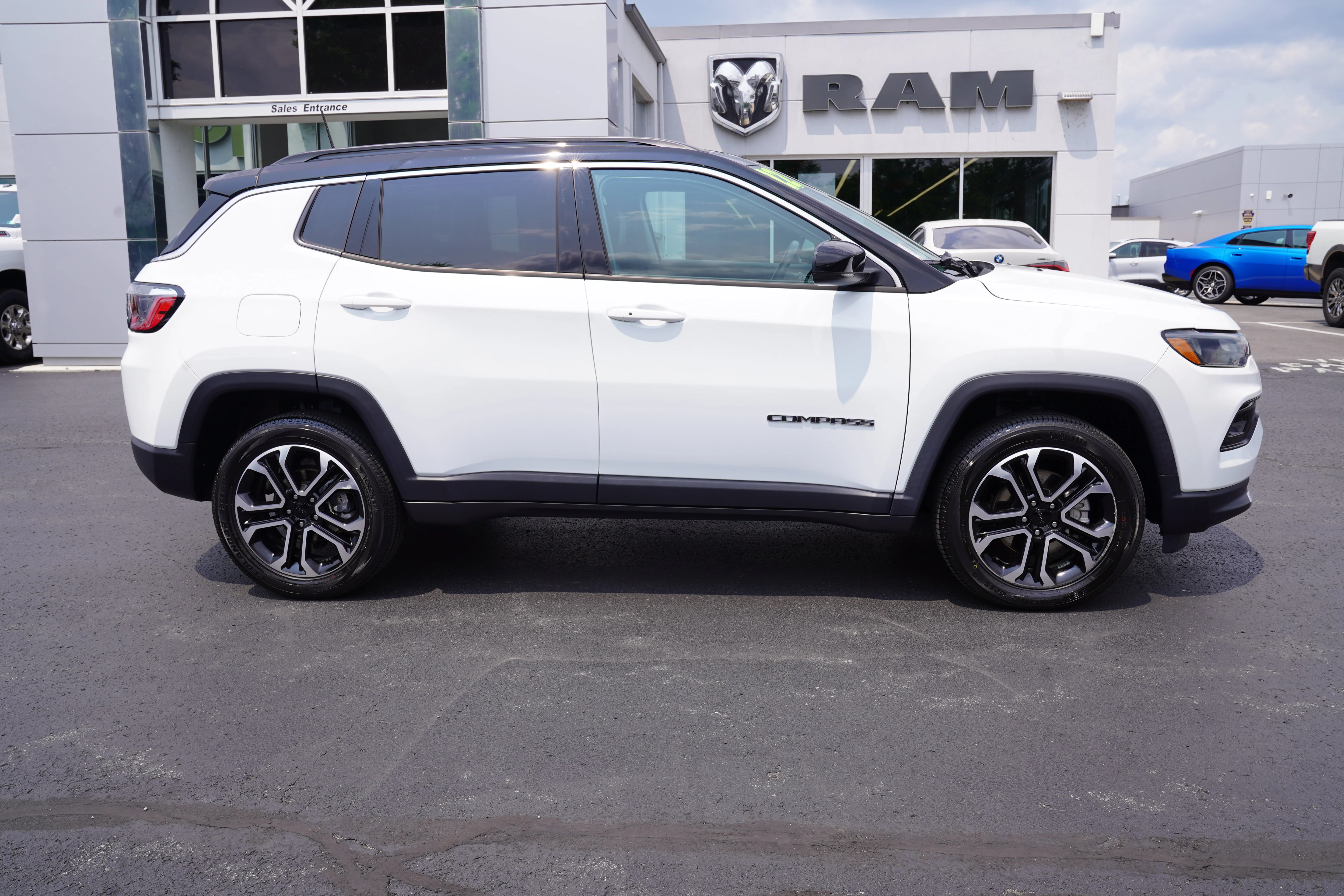 Used 2022 Bright White Clearcoat Jeep Limited image 2