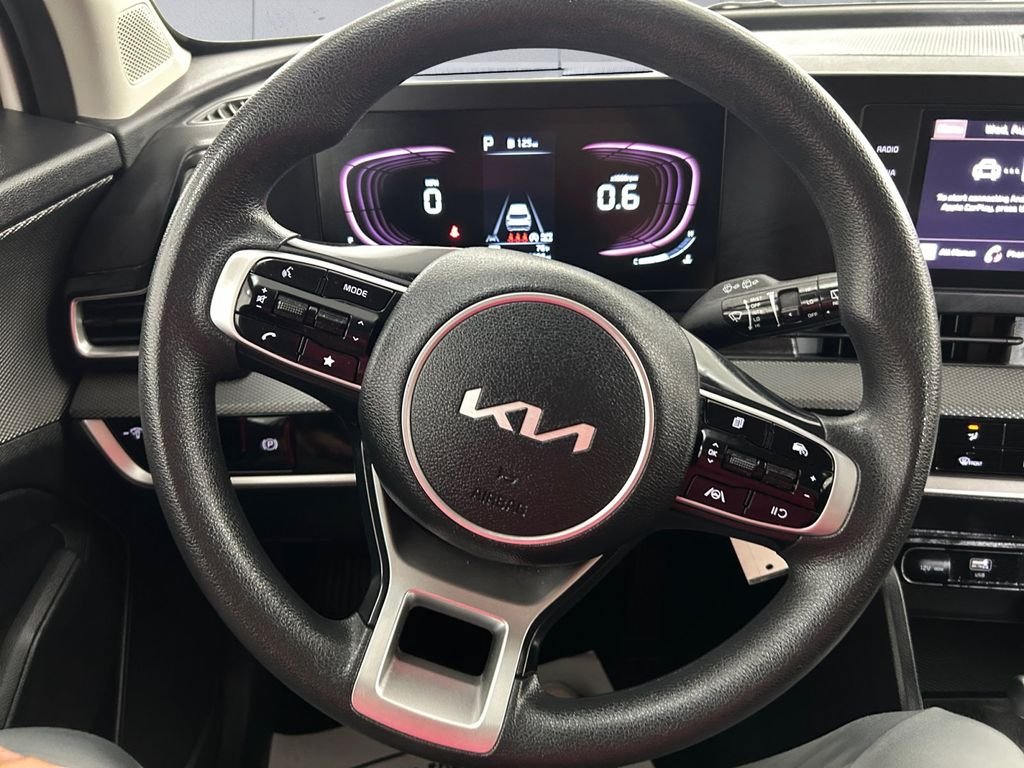 Used 2024 White Kia LX image 9