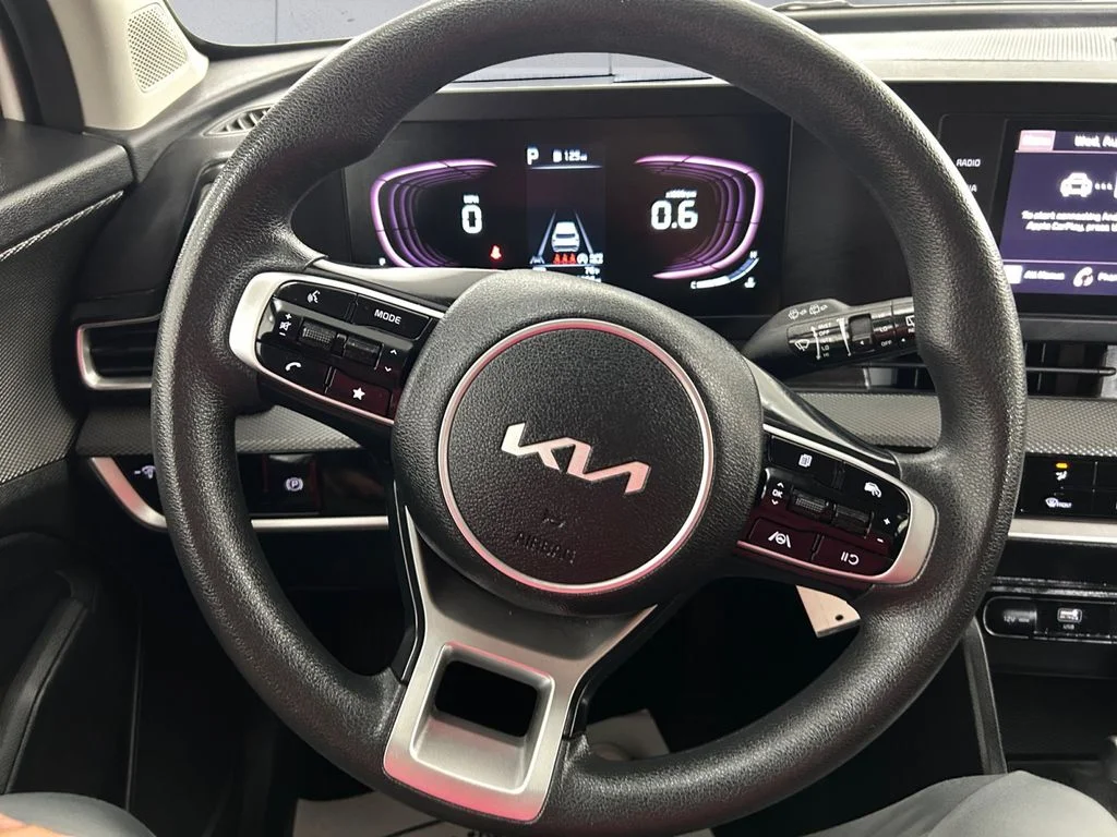 Used 2024 White Kia LX image 9