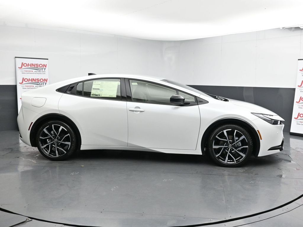New 2026 Wind Chill Pearl <sup>1</sup> Toyota  XSE image 9