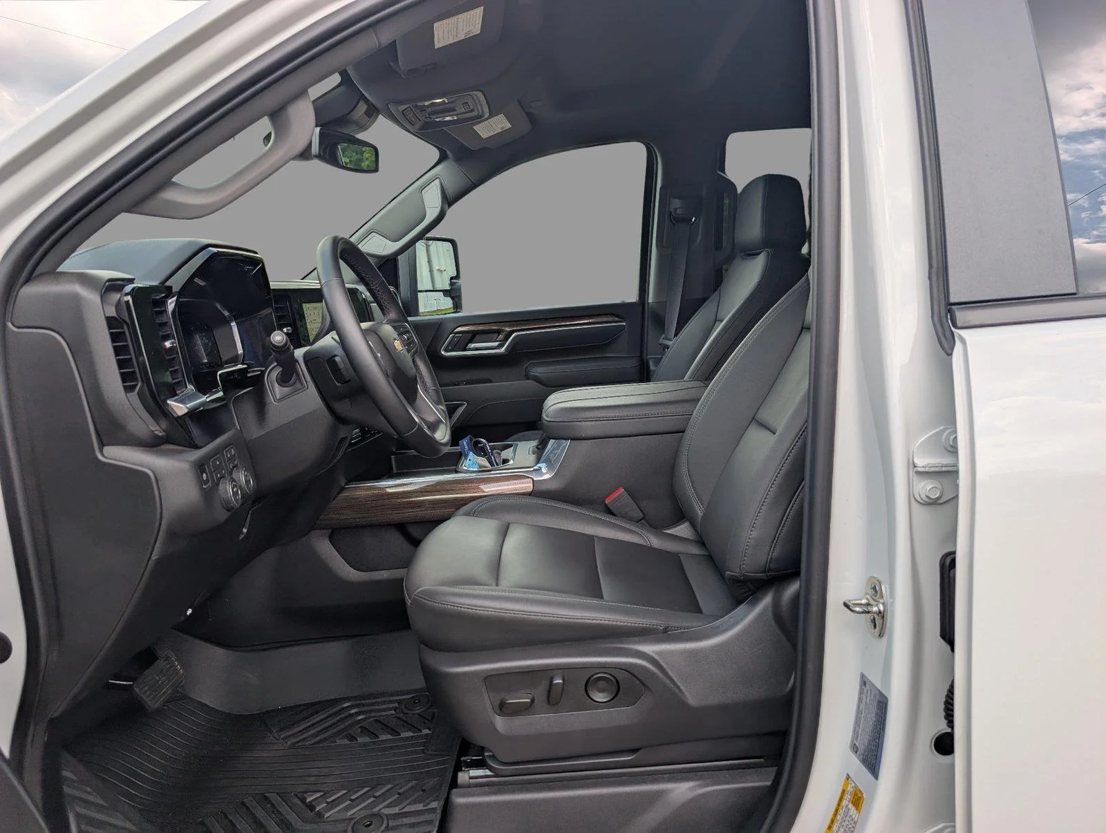 Used 2026 Summit White Chevrolet LT image 15