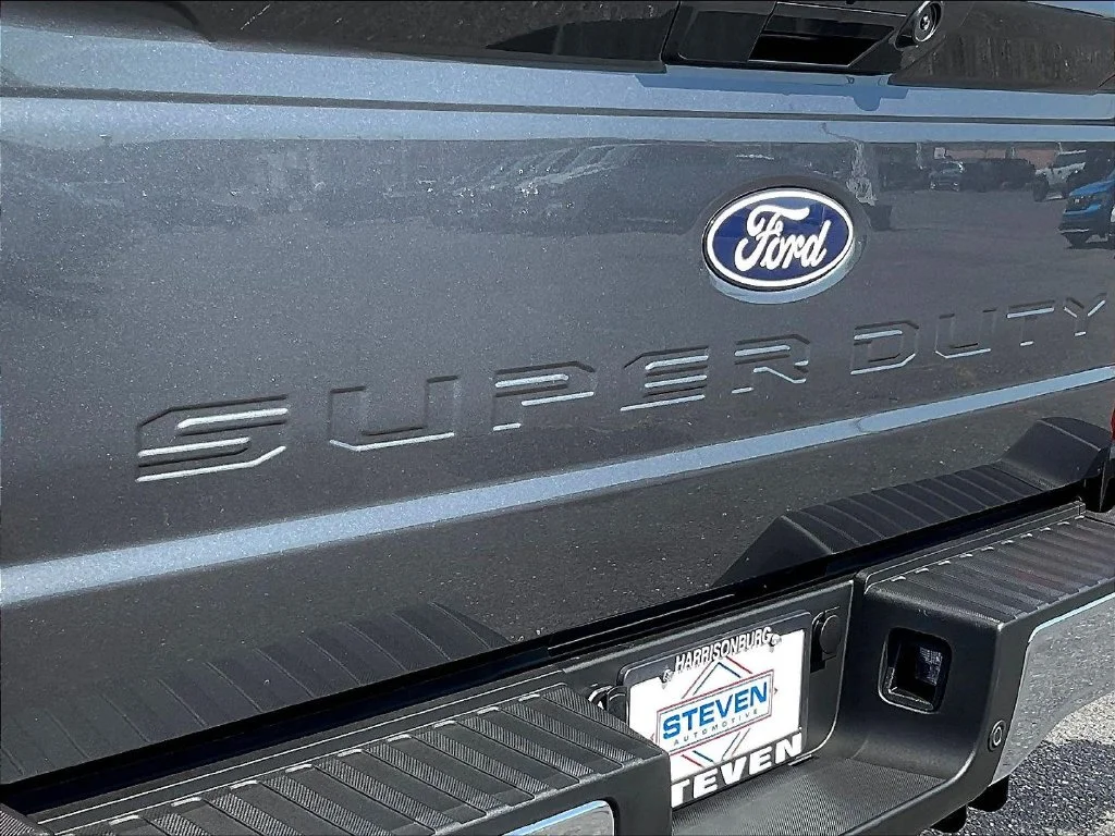 New 2027 Carbonized Gray Metallic Ford F-250® Lariat® image 9