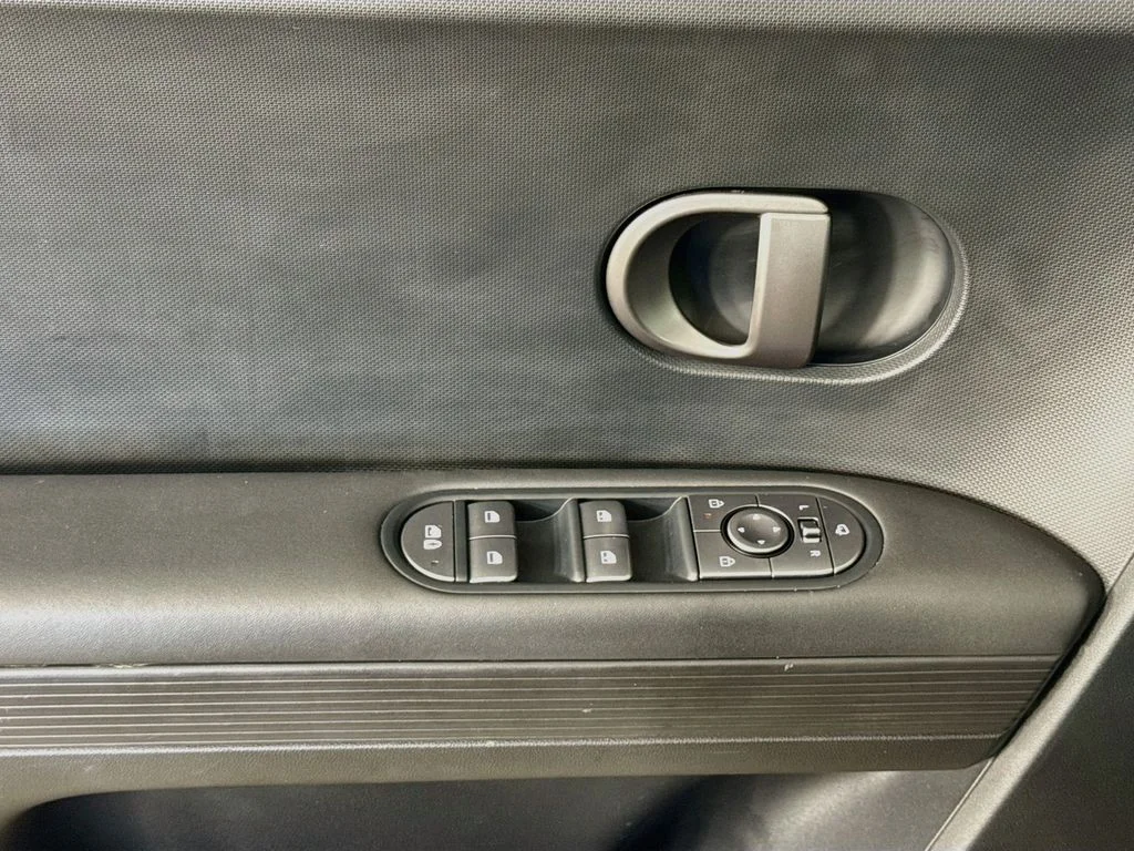 Used 2025 Gray Hyundai SEL image 18