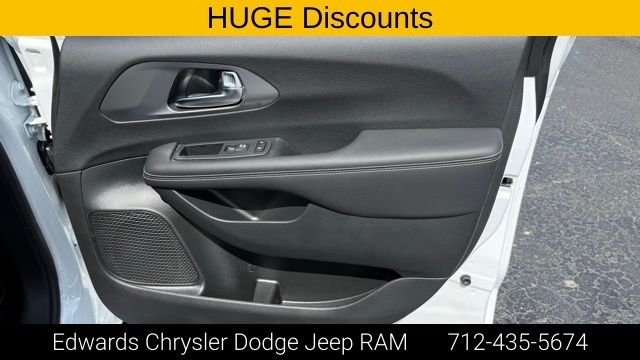 2026 Chrysler Pacifica Select - Photo 36