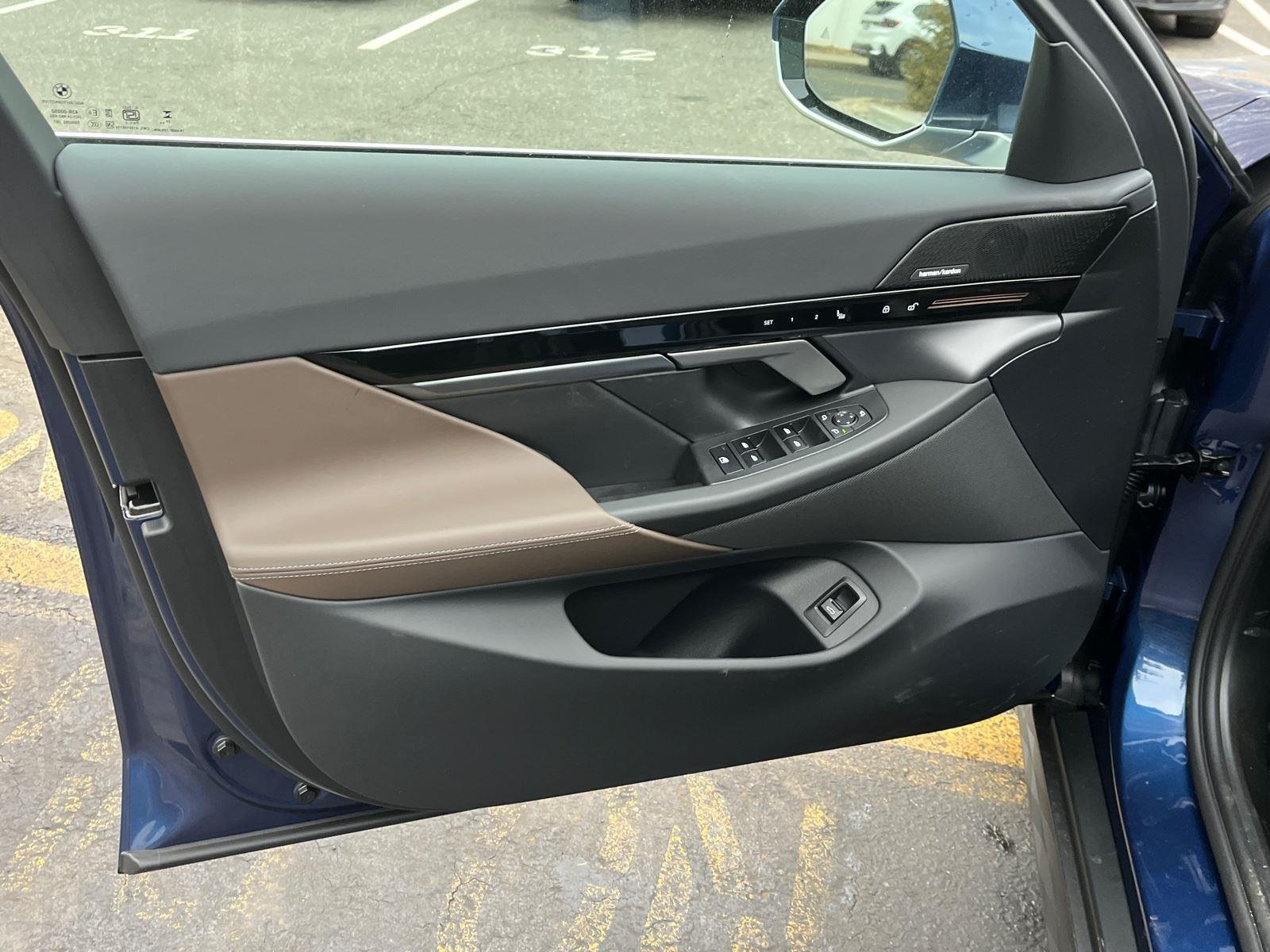 2025 BMW 5 Series 530i - Photo 9