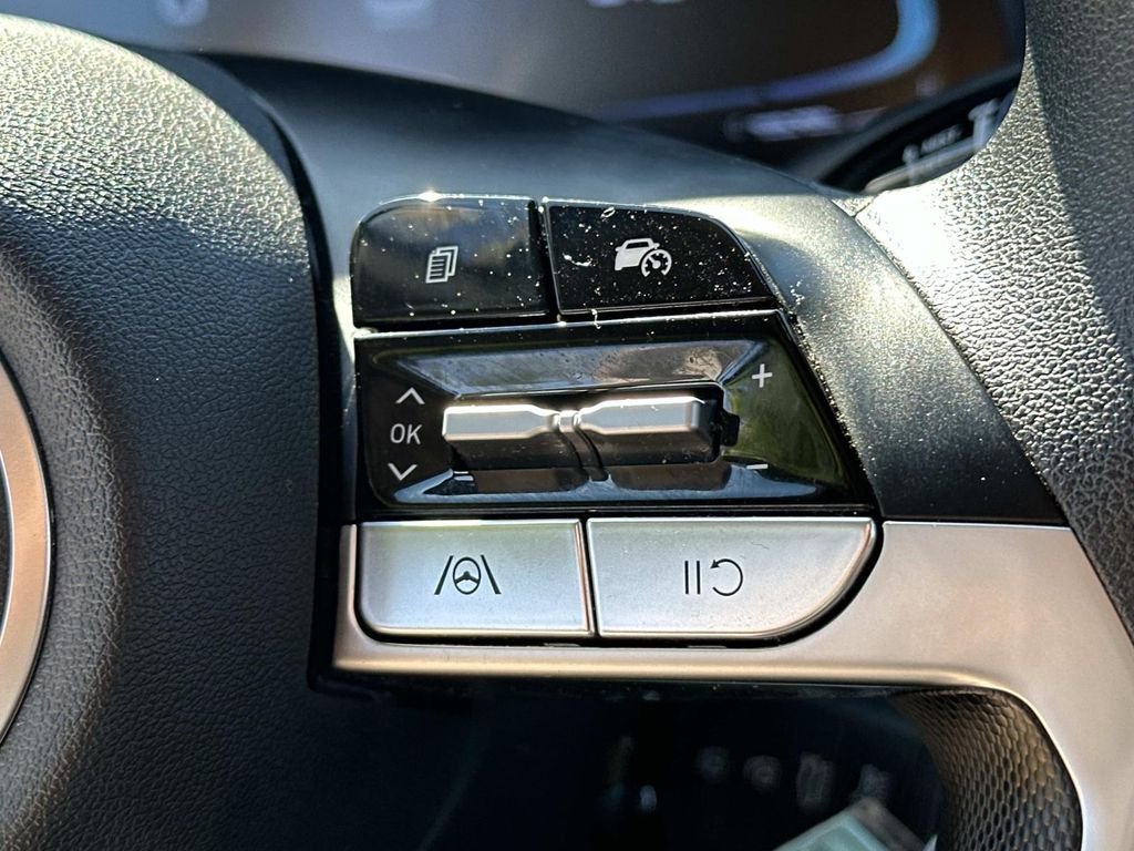 Used 2024  Hyundai SE image 26