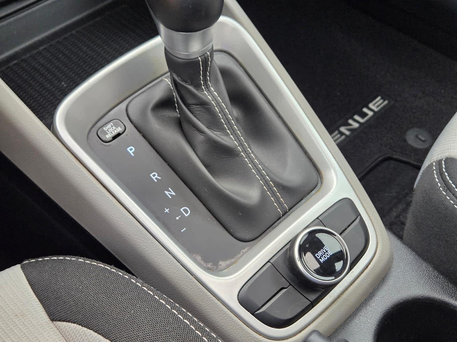 2023 Hyundai Venue SEL - Photo 28