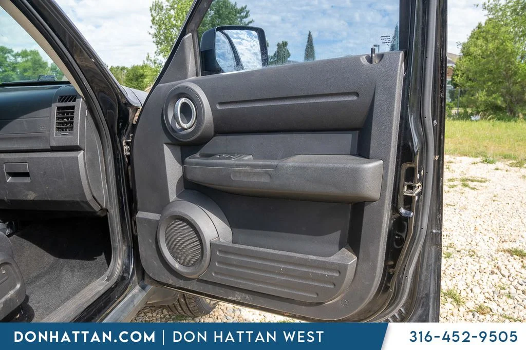 Used 2007 Black Dodge SXT image 18