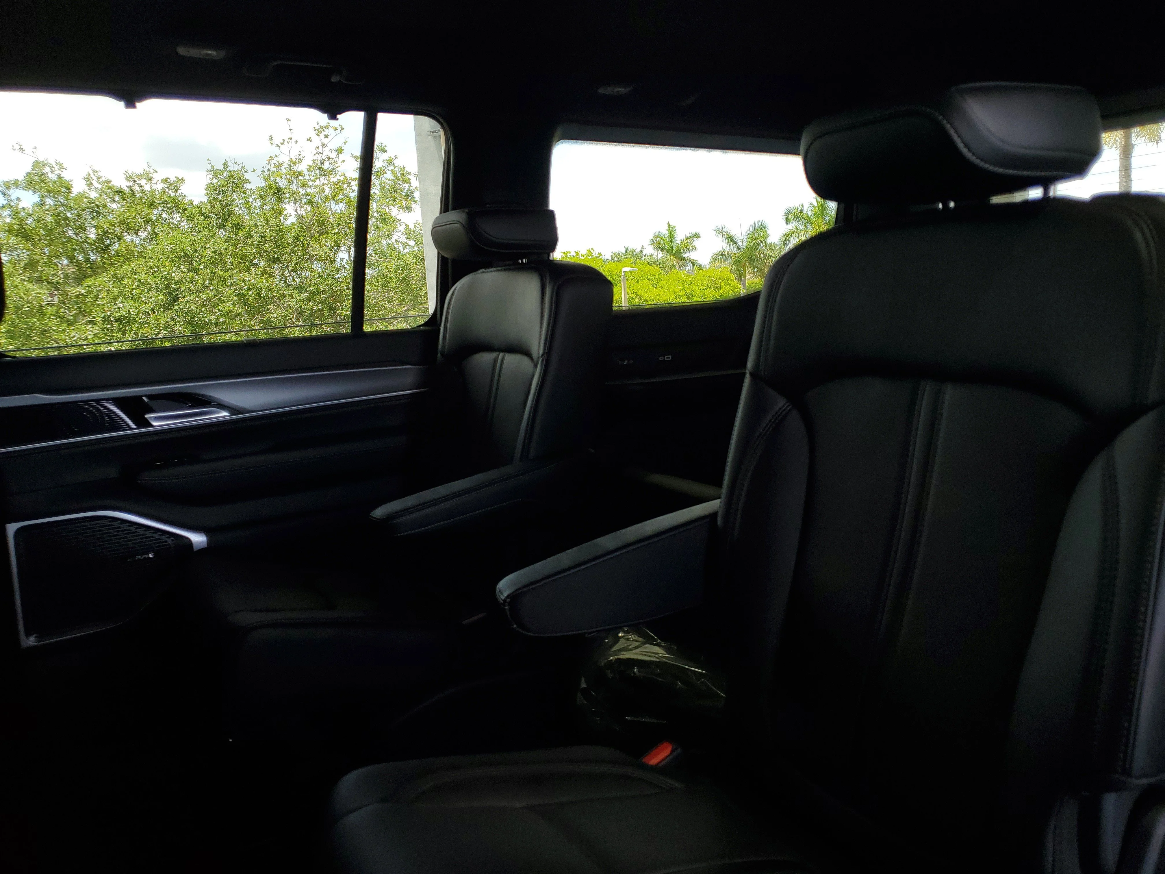 New 2026 Baltic-Gray Metallic Clear-Coat Exterior Paint Jeep Limited Altitude image 7