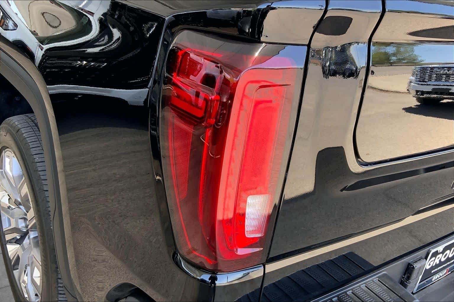 Used 2025 Onyx Black GMC Denali image 26