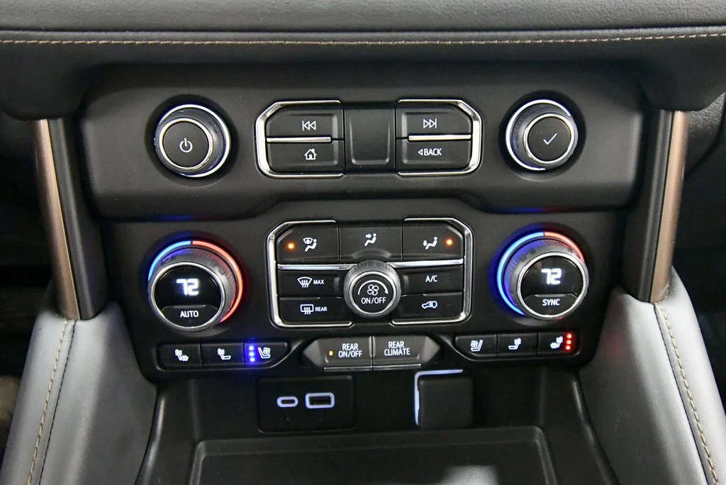 Used 2024  Chevrolet High Country image 27