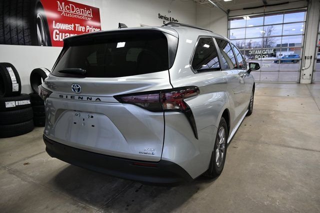 2023 Toyota Sienna XLE - Photo 6