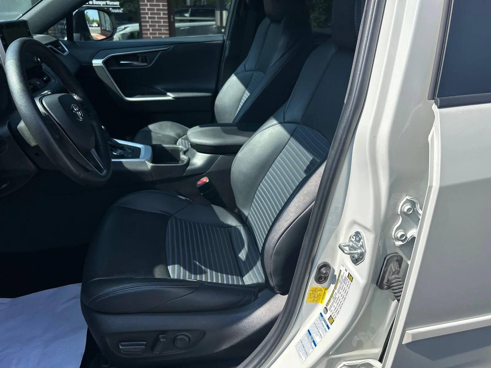 Used 2022 WHITE Toyota Hybrid XSE image 12