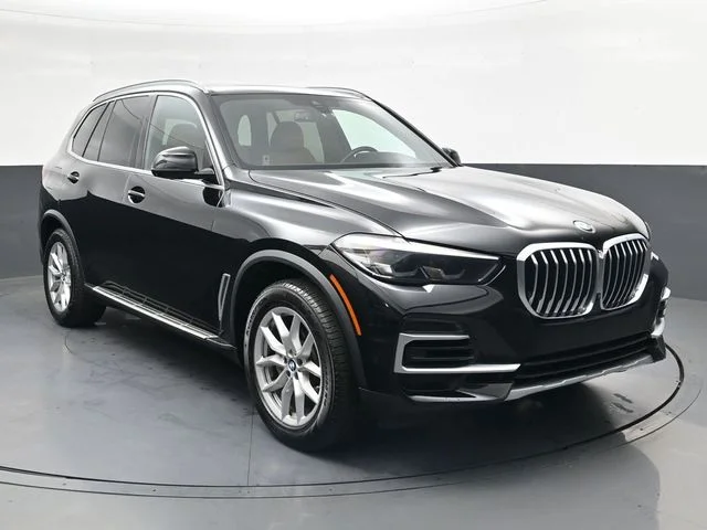 Used 2023 Black BMW xDrive40i image 2