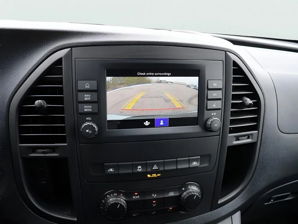 Used 2023  Mercedes-Benz Passenger image 24