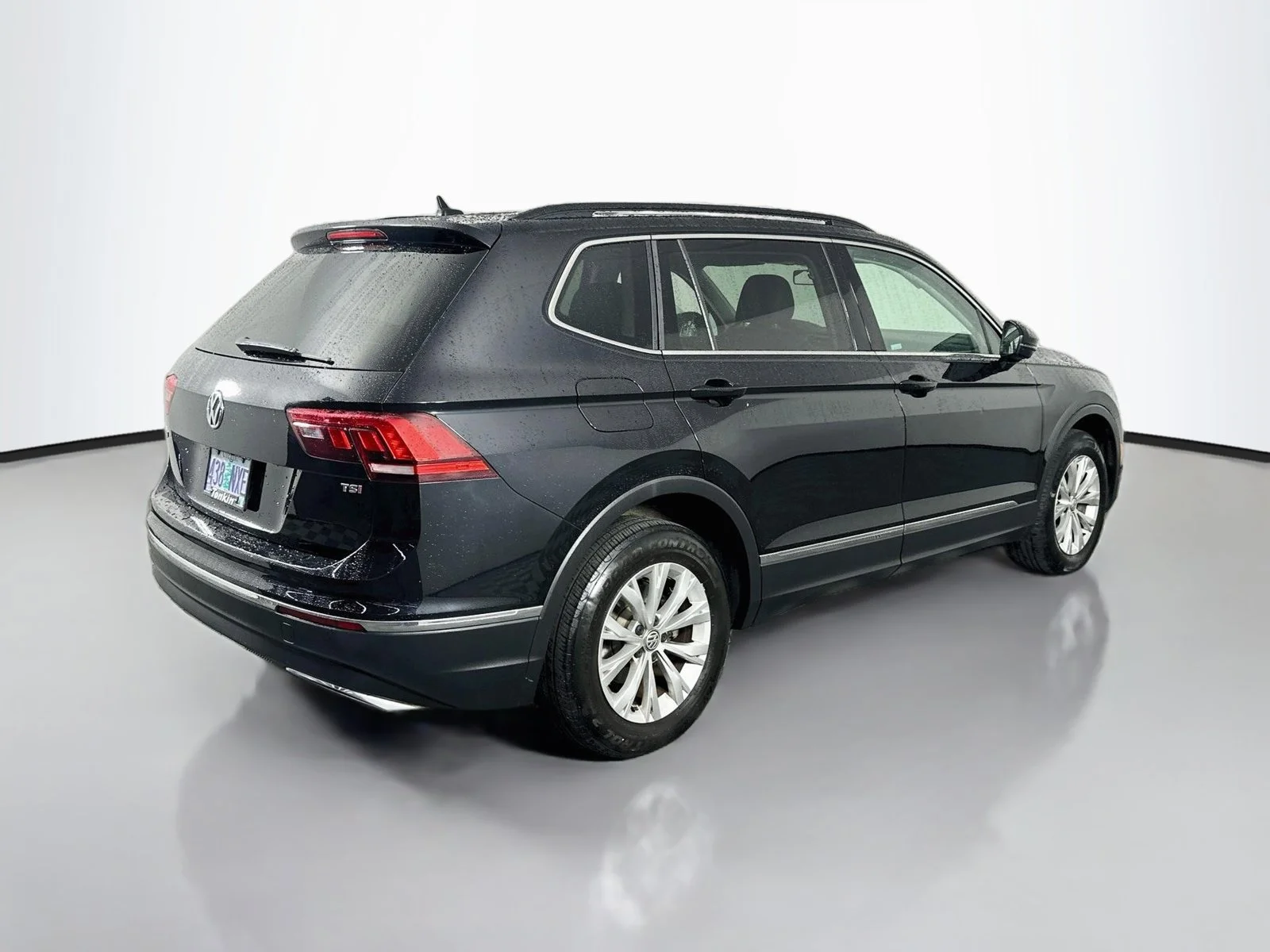 Used 2018 Deep Black Pearl Metallic Volkswagen 2.0T SE image 7