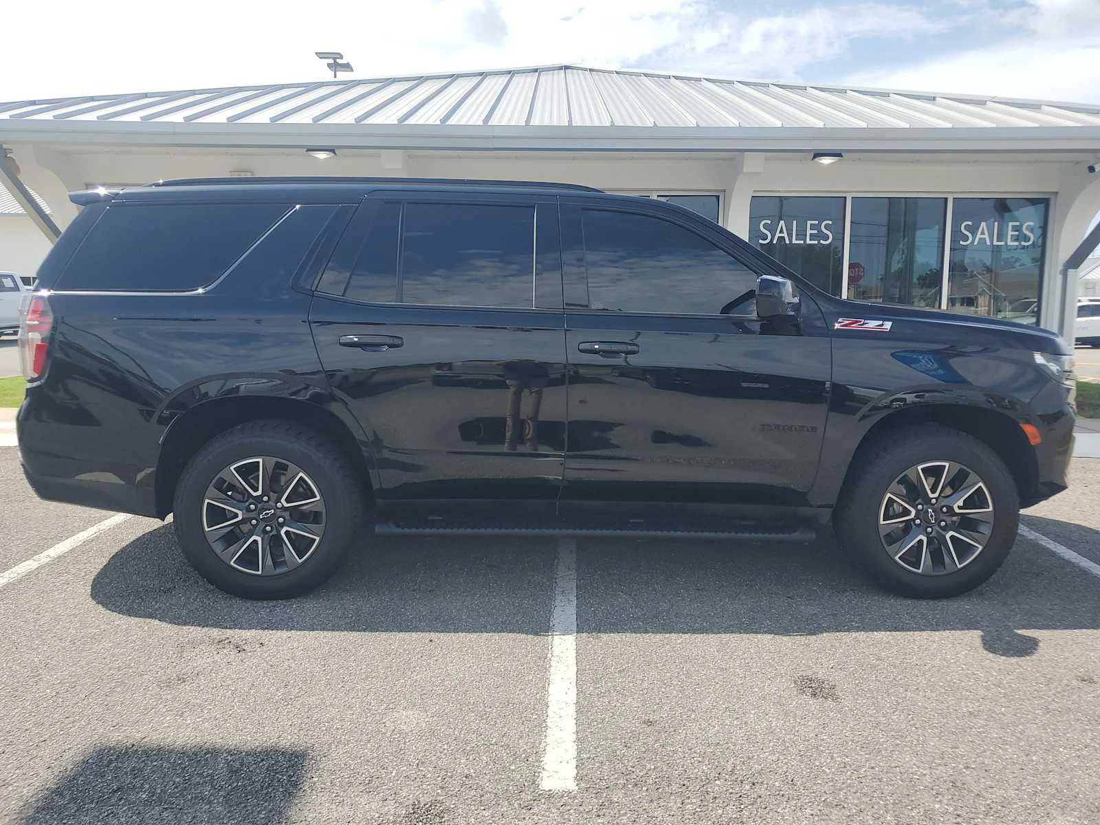 Used 2022 BLACK Chevrolet Z71 image 9