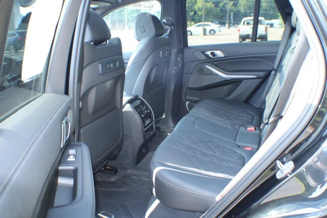 Used 2023 Black Sapphire Metallic BMW xDrive40i image 15