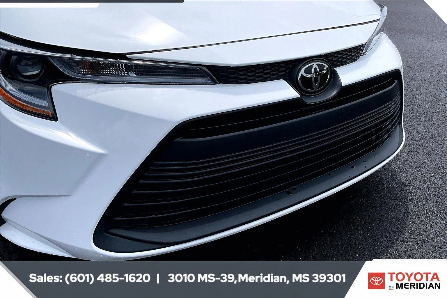 Used 2023 Ice Cap Toyota LE image 21