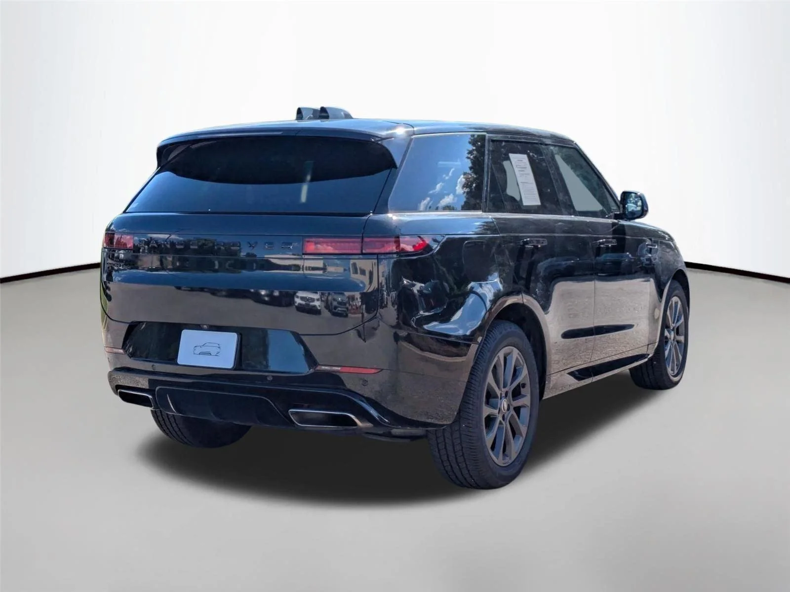 Used 2024  Land Rover Dynamic SE image 5