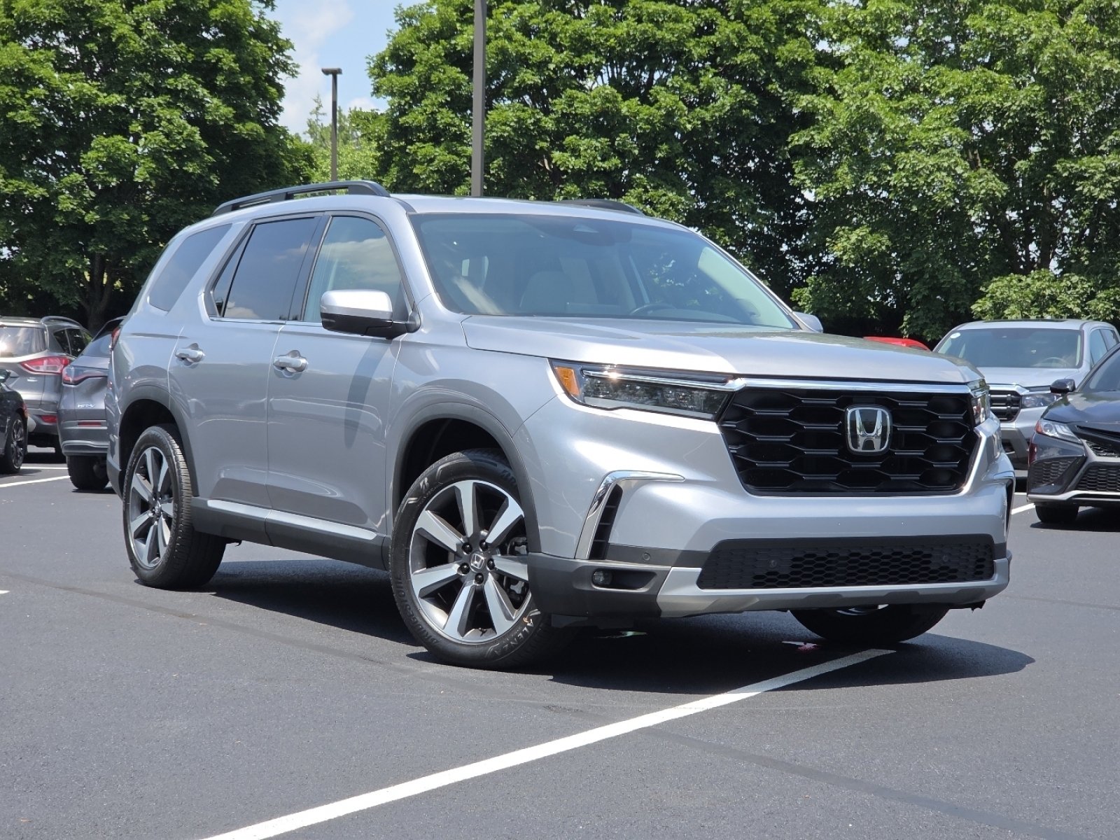 Certified Used 2023 Lunar Silver Metallic Honda Touring image 2