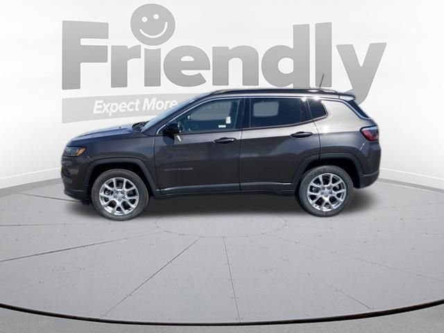 Used 2023 Gray Jeep Latitude Lux image 8