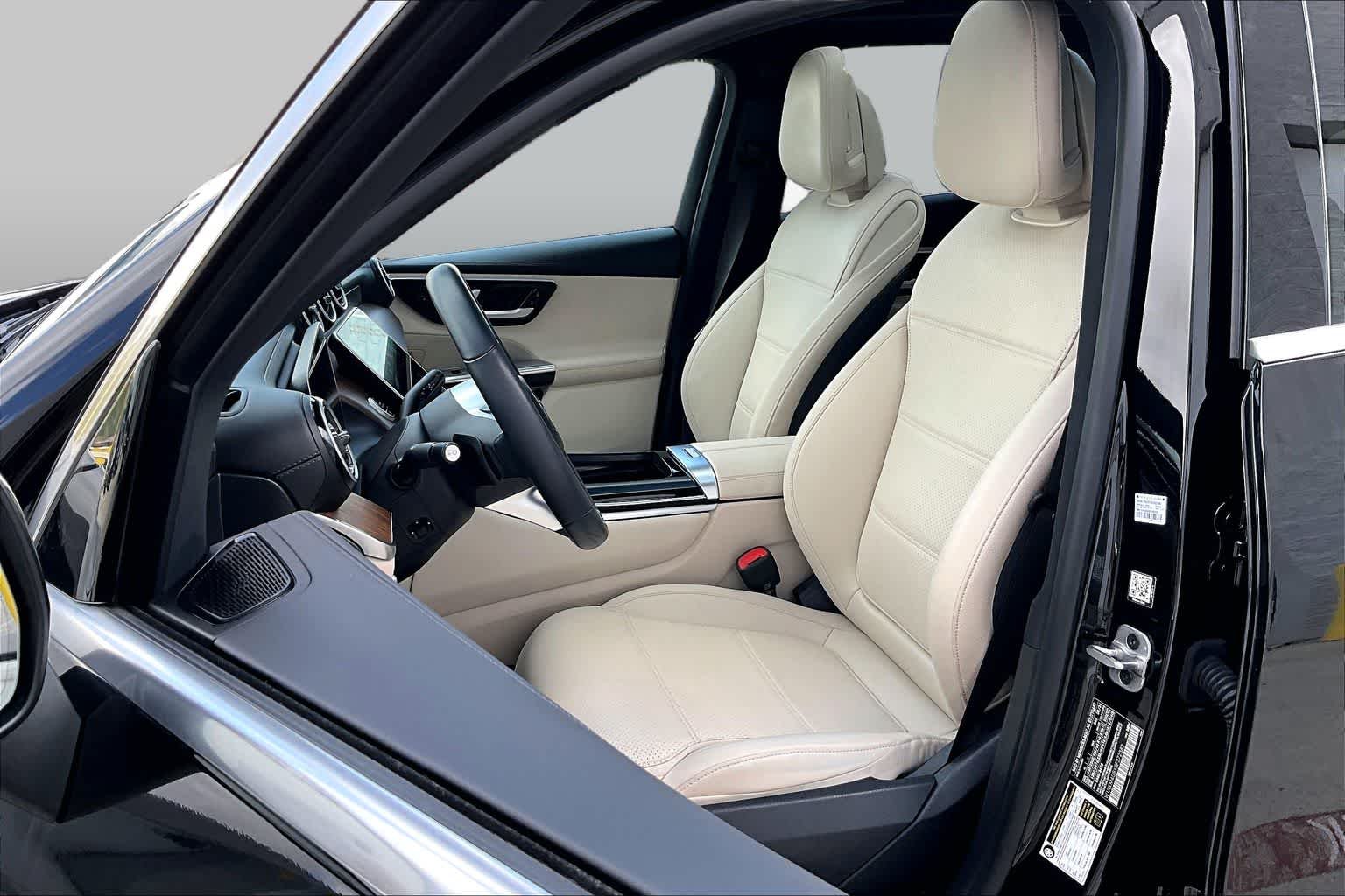 Used 2025 Black Mercedes-Benz GLC 300 image 8