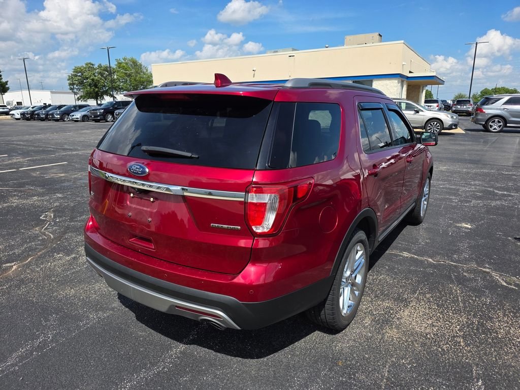 Used 2016 Ruby Red Metallic Tinted Clearcoat Ford XLT image 4