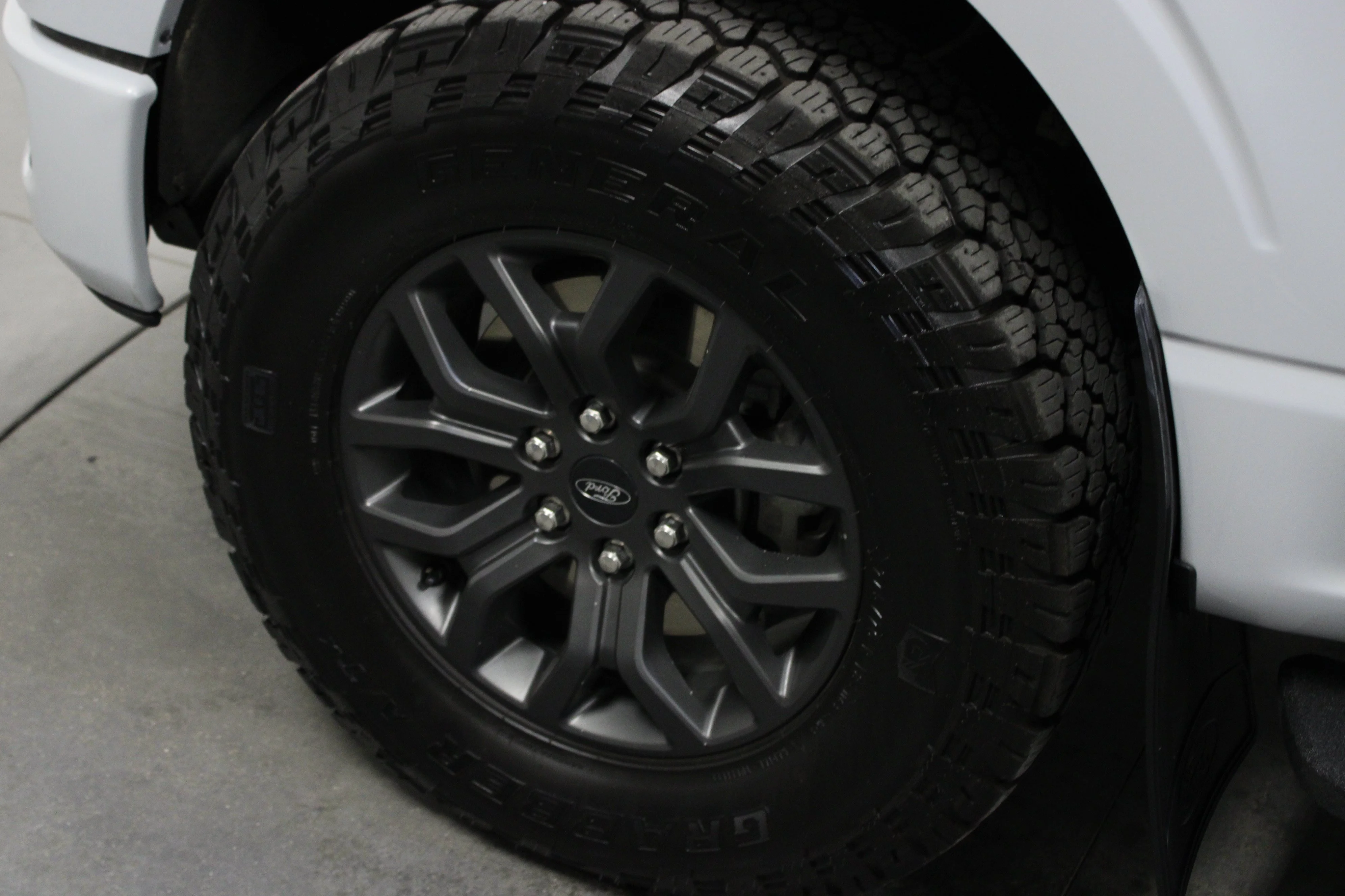 Used 2025 Oxford White Ford Tremor image 10