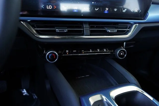 2025 Chevrolet Equinox EV LT - Photo 20